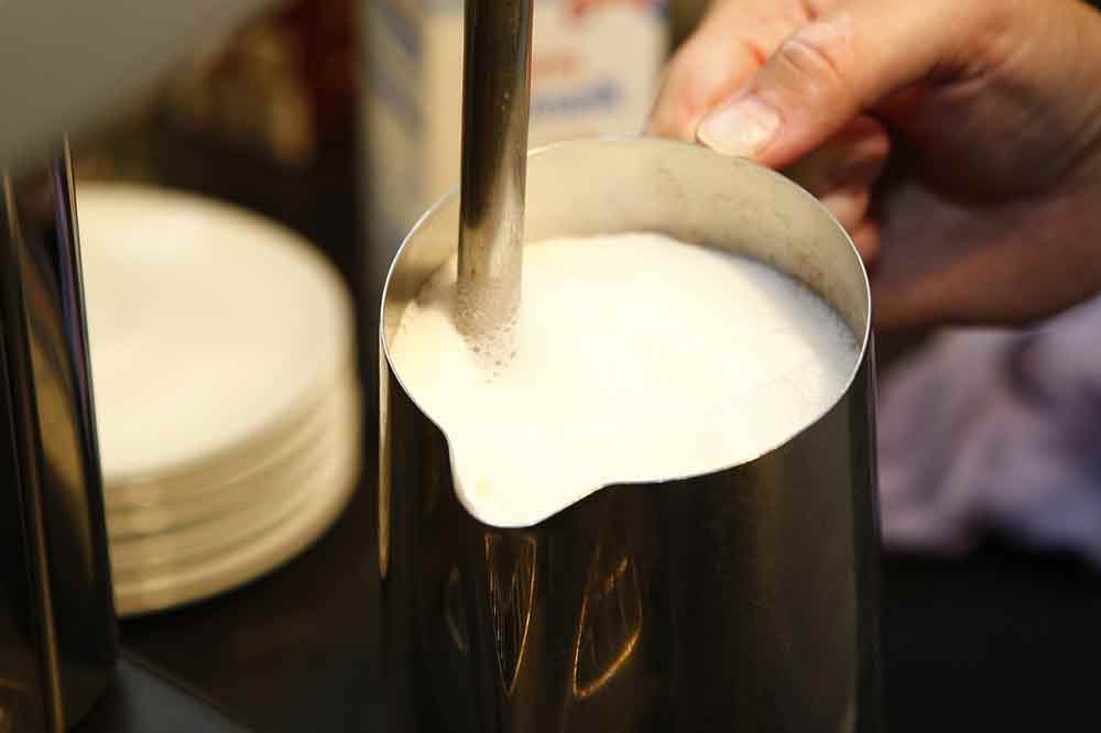 Как приготовить кофе в кофемашине: пошаговое руководство для новичков