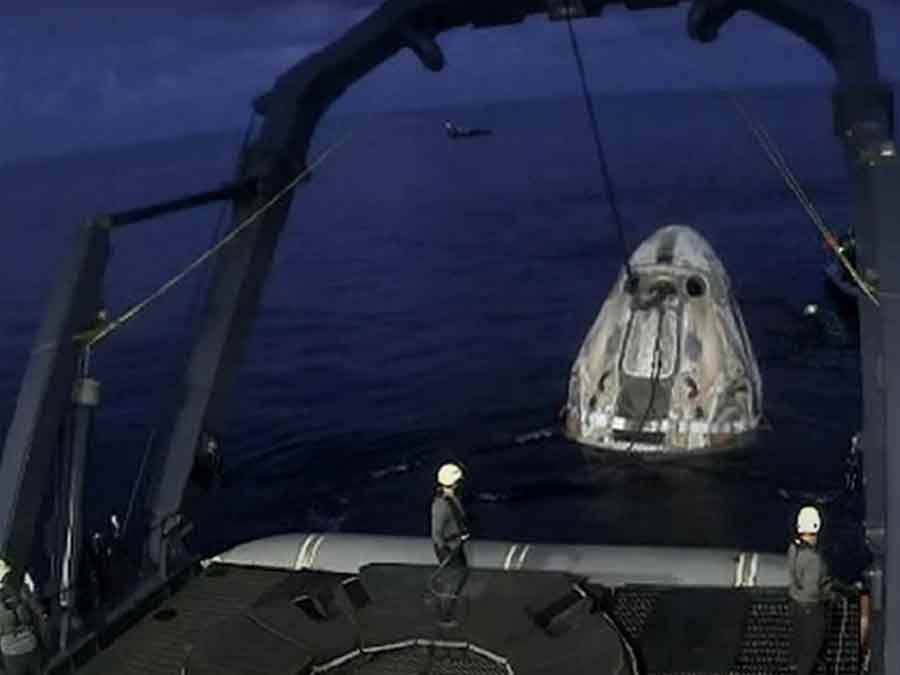 Crew Dragon с любительским экипажем спустился в Атлантике