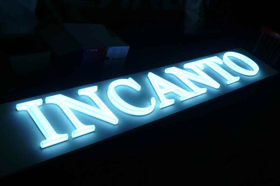 Преимущества использования световых вывесок для вашего бизнеса