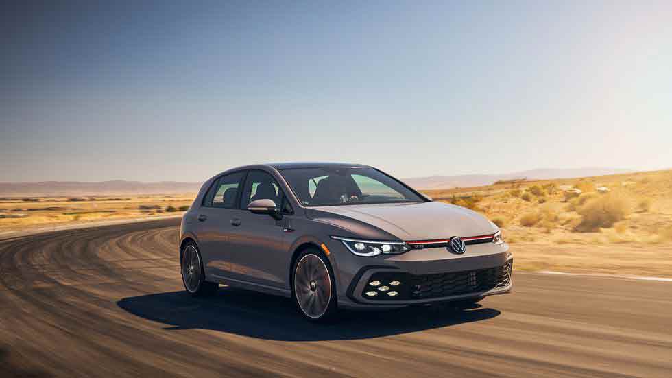 2022 Volkswagen GTI, Golf R отозван из-за ослабленной крышки двигателя