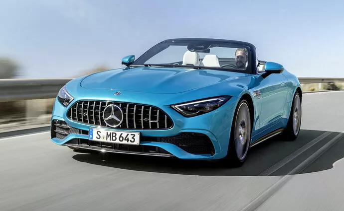 Базовый Mercedes-AMG SL 43 поставляется с уникальным электрифицированным четырехцилиндровым двигателем