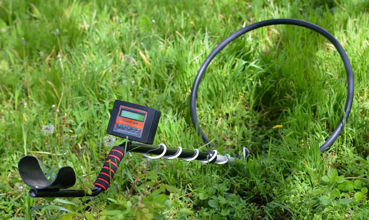 Как электромагнетизм питает металлоискатель