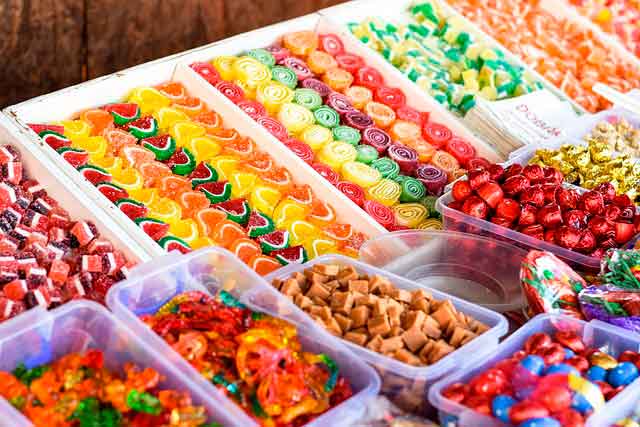 Как выбрать полезные сладости для ребенка?